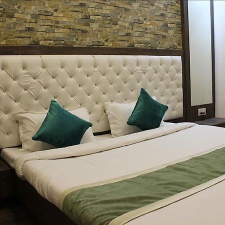 Hotel Ab Palace Jamshedpur Exteriör bild