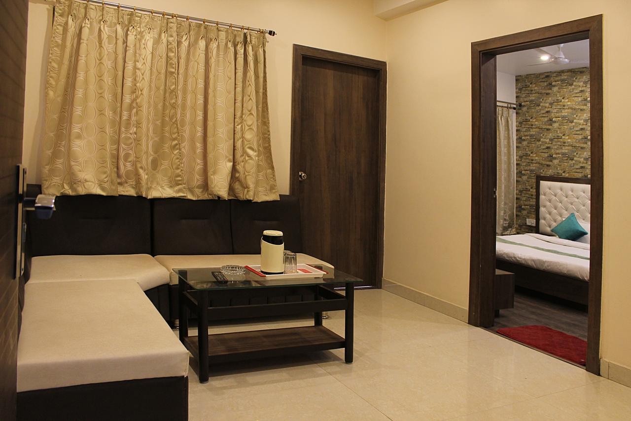 Hotel Ab Palace Jamshedpur Exteriör bild
