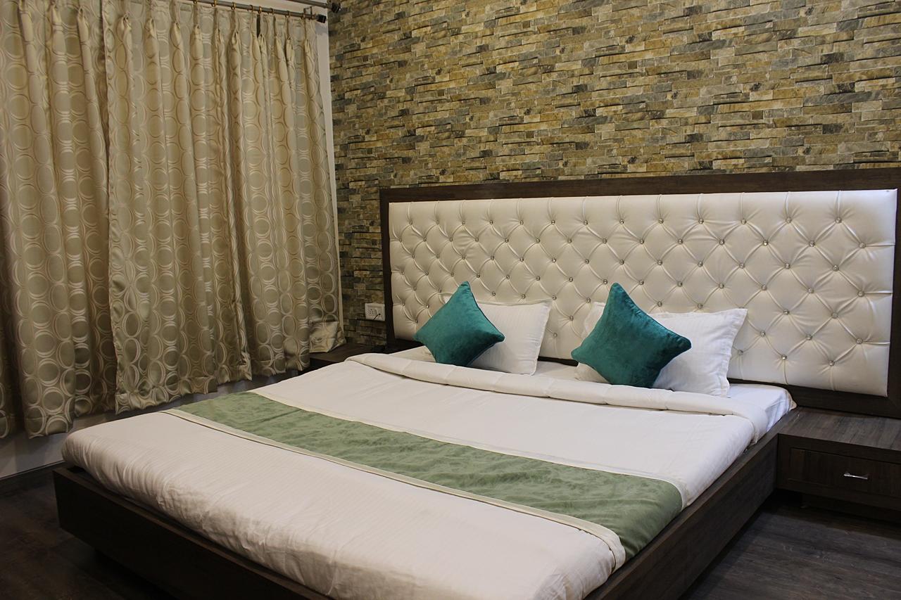 Hotel Ab Palace Jamshedpur Exteriör bild